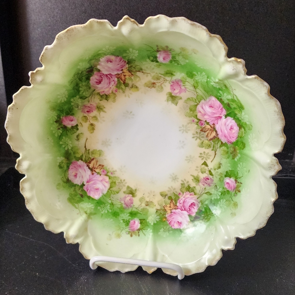 Vintage/Antique Collectables Handpainted bowl.